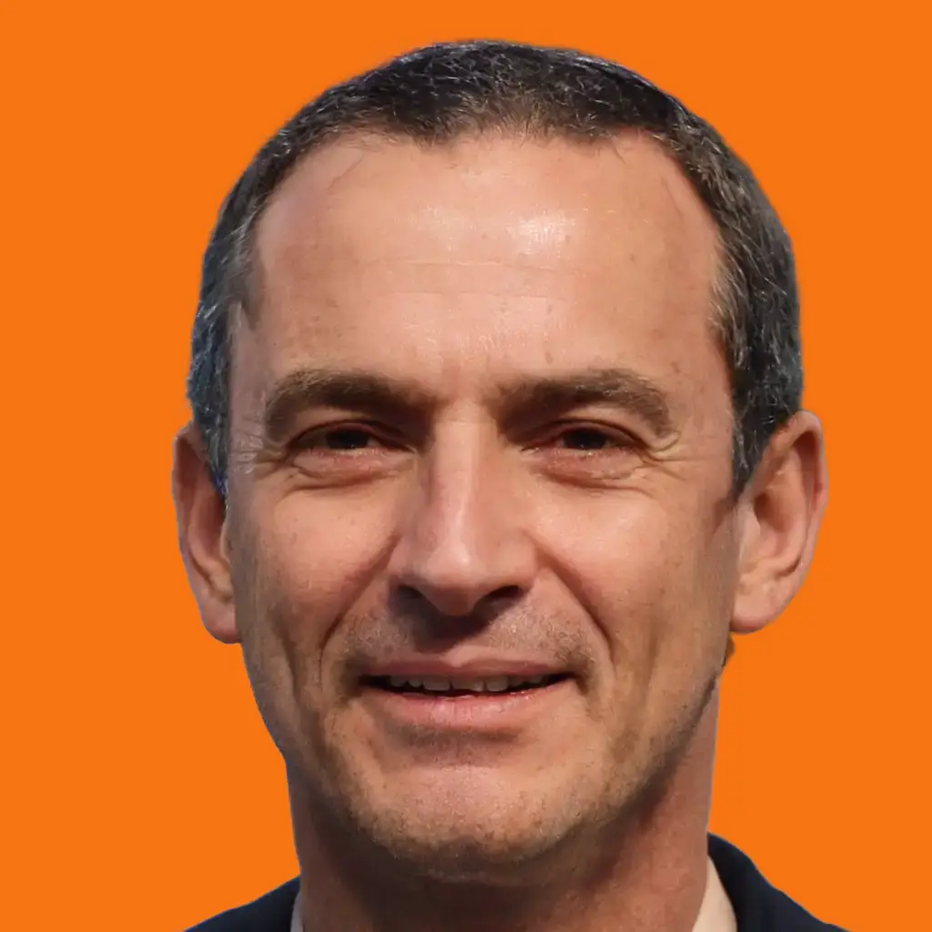 the headshot of Mark Folksman - Chief editor and writer of SoundMavericks